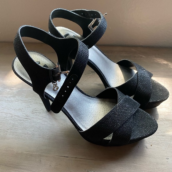 Size 7 Guess sparkly 5” heels - Picture 3 of 6